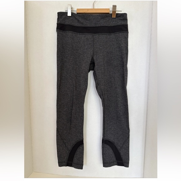 lululemon athletica Pants - Lululemon Run: Inspire Crop II Pique Herringbone Black Slate - Size 6